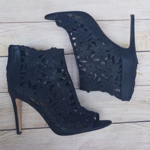 Jessica Simpson Shoes - Gifted! Jessica Simpson Peep Toe Zip Up Heels Jessica Simpson Shoes - Gifted! Jessica Simpson Peep Toe Zip Up Heels